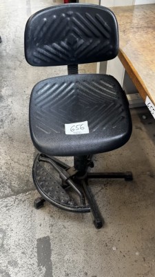 1 Arbeitsdrehstuhl